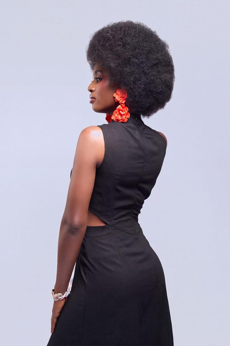 Robe midi à découpes